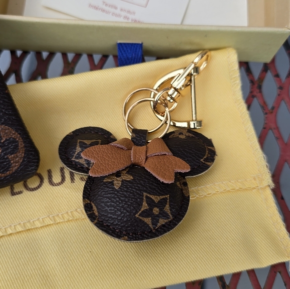 Wallet And Minnie Mouse Key Chain - Picture 3 of 6